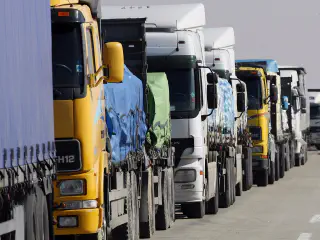 40ft flatbed trailer convoy delivering precast units across the UAE