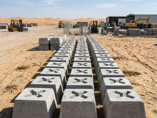 Reinforced precast concrete fence base feet for mesh fencing, UAE