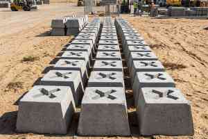 Reinforced precast concrete fence base feet for mesh fencing, UAE