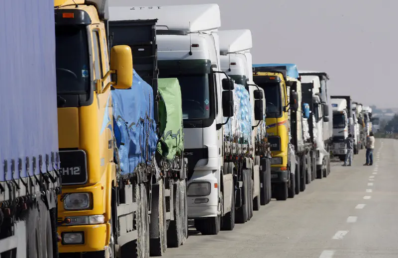 40ft flatbed trailer convoy delivering precast units across the UAE